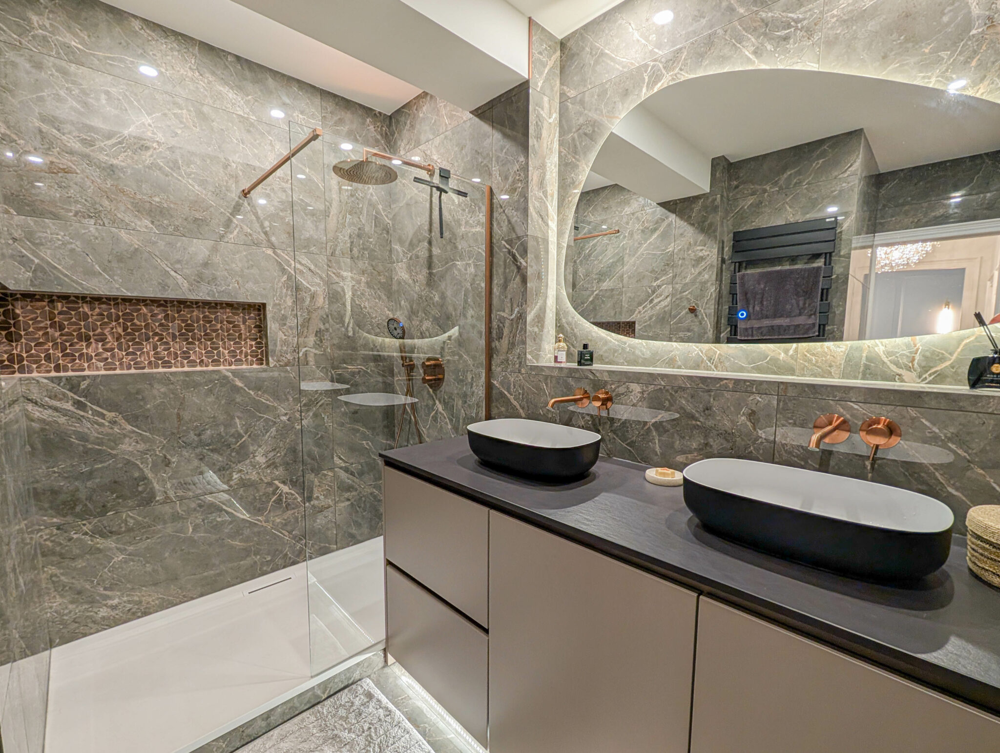 Nouvelle plomberie de salle de bain à Bordeaux, installations et raccordements certifiés par SOH Plomberie.